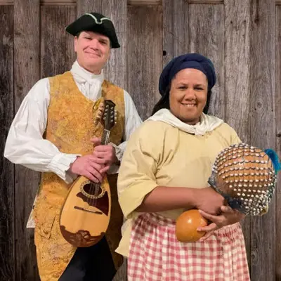 Carla and Keyes, Colonial Crossroads