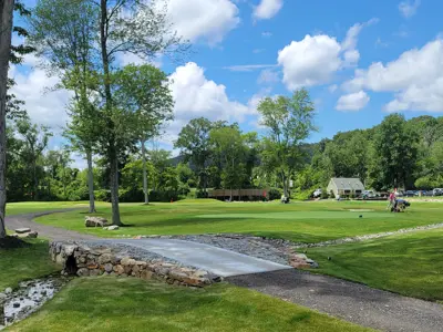 image of the par 3 golf course